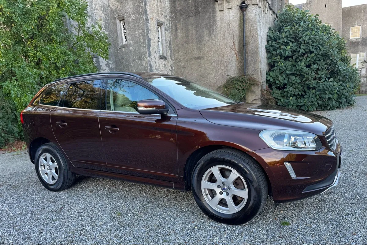 VOLVO XC60 // 2.0 DIESEL // NCT 05/26 // TAX 01/26 - Image 2