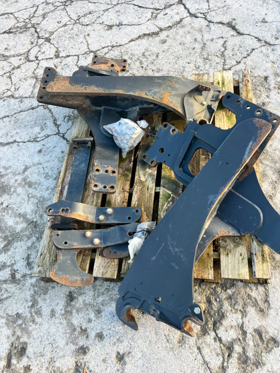 MX tractor loader brackets - Image 1