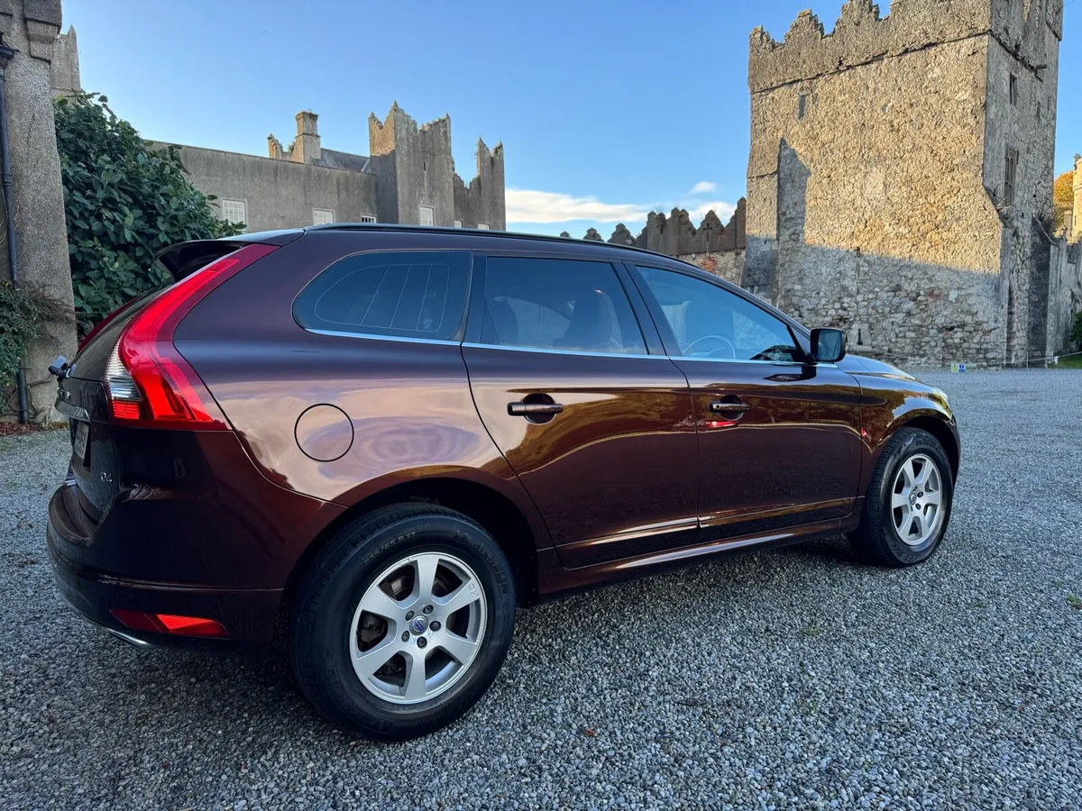 VOLVO XC60 // 2.0 DIESEL // NCT 05/26 // TAX 01/26 - Image 3