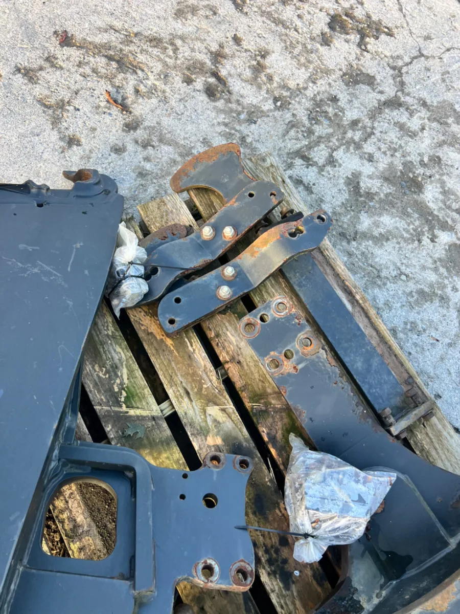 MX tractor loader brackets - Image 4