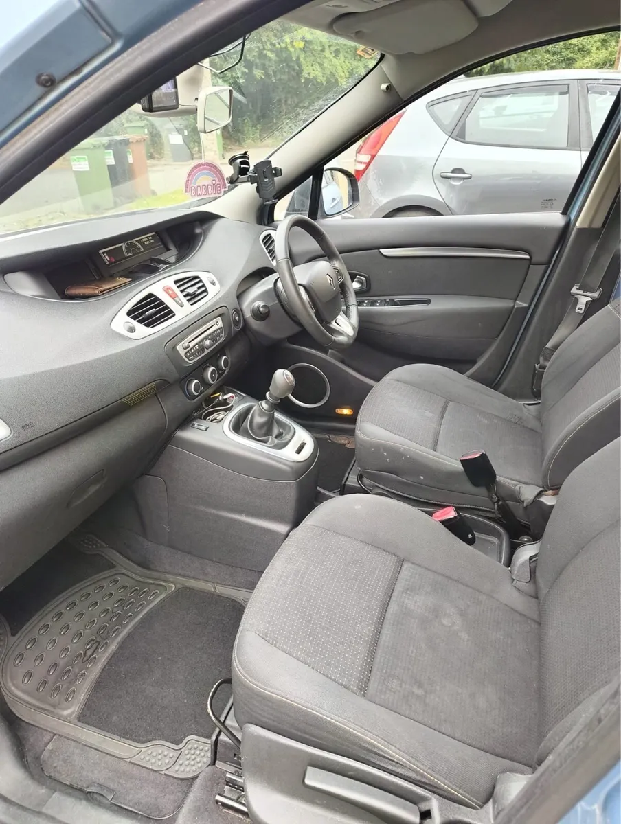 Car Renault - Image 3
