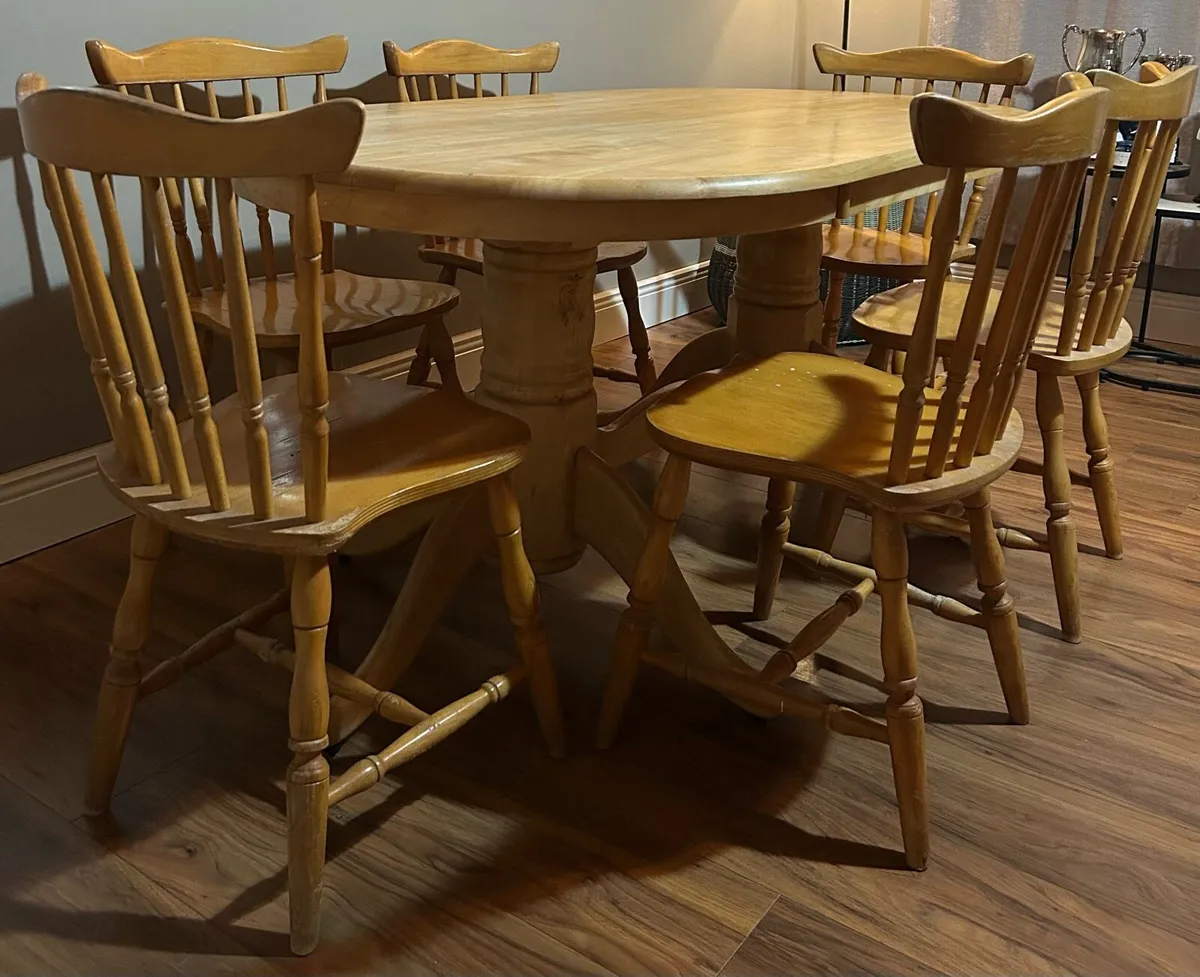 Kitchen table & 6 chairs - Image 1