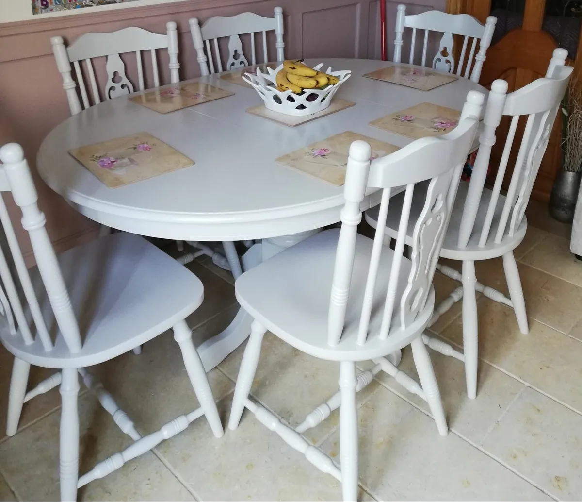 Table & Chairs