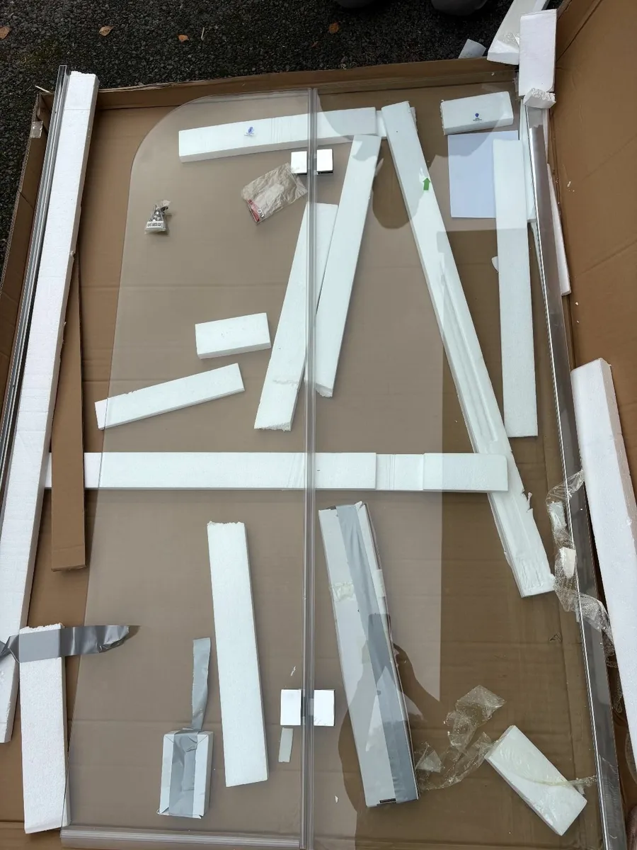 Bath / shower screen - Image 1