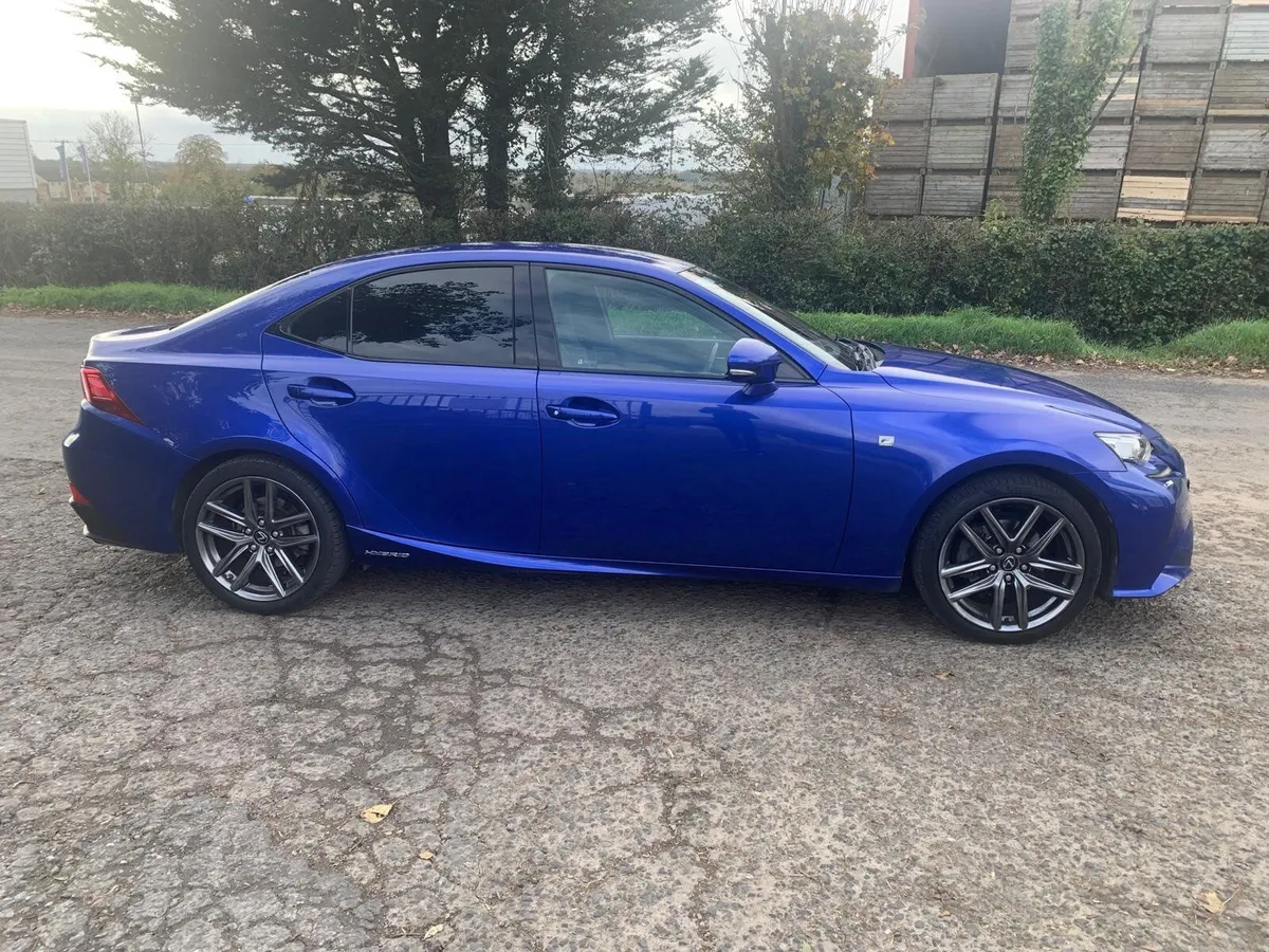 2015 Lexus IS 300H Fsport - Image 1