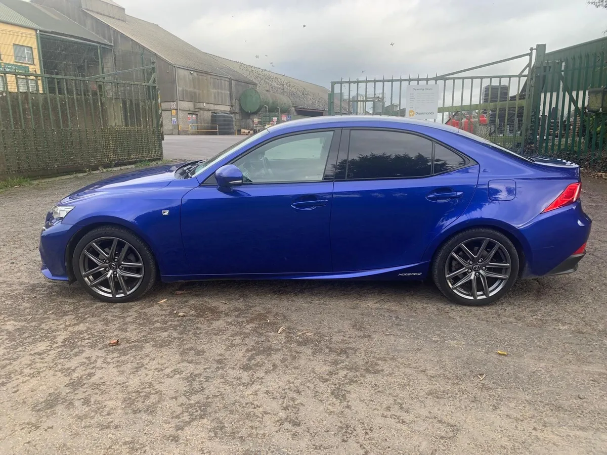 2015 Lexus IS 300H Fsport - Image 4
