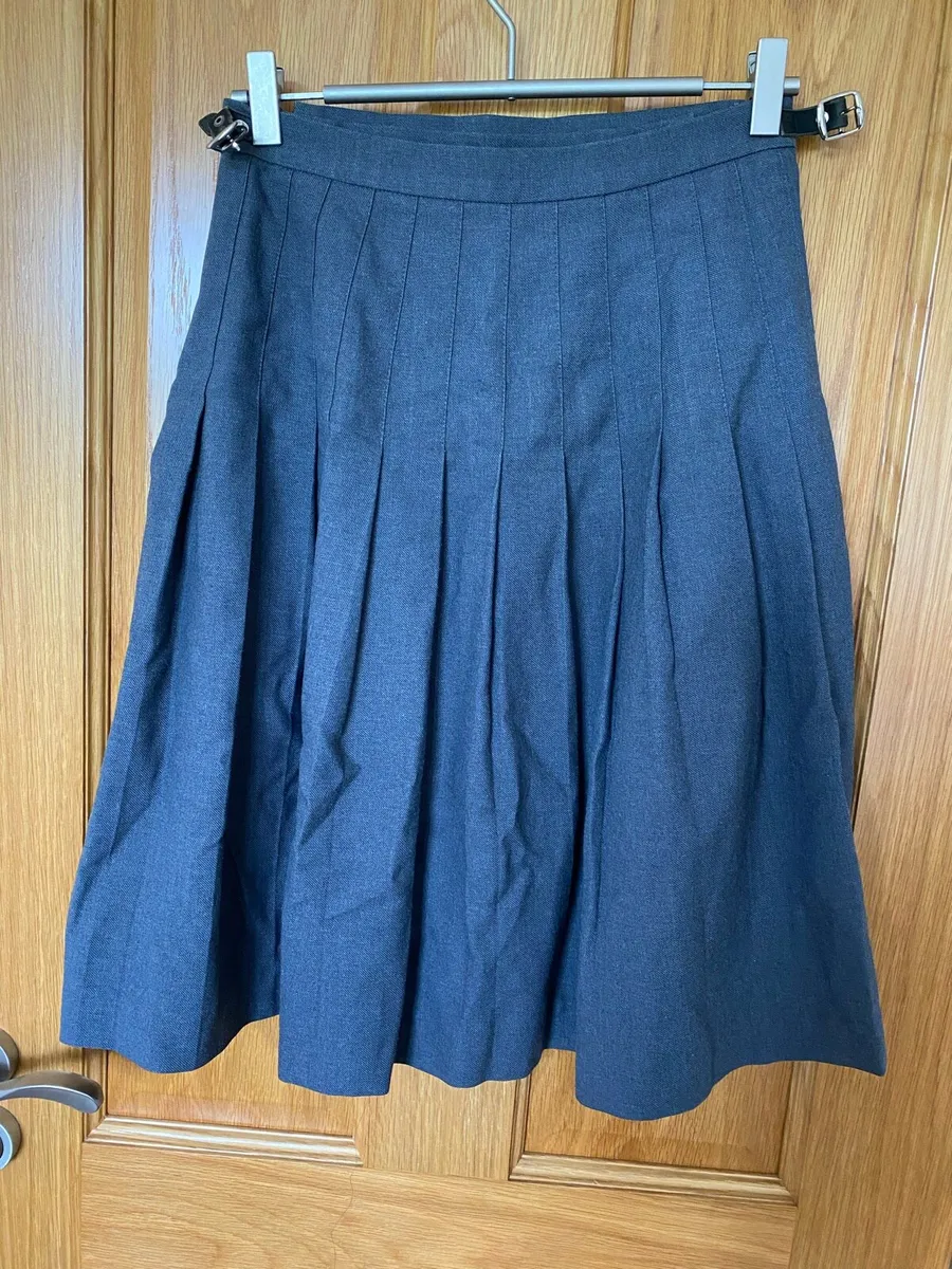 Women’s Skirt /  Grey Kilt   Size 10 - Image 3