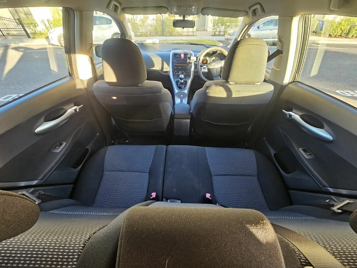 Toyota Auris 2010 - Image 4