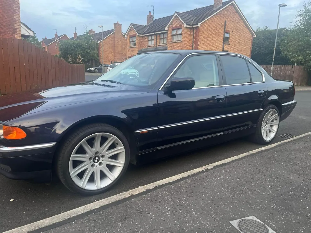BMW 7-Series 2000 - Image 2