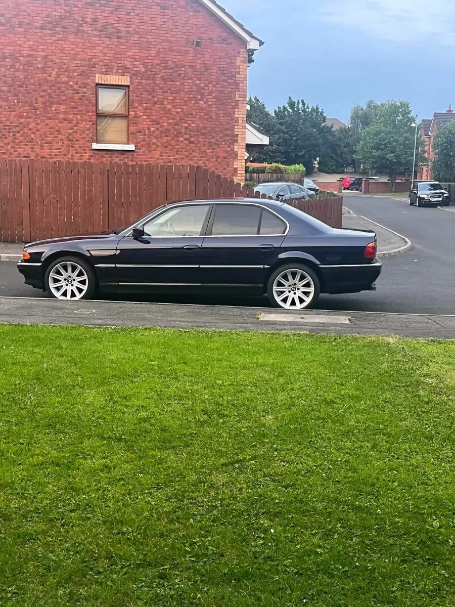 BMW 7-Series 2000 - Image 4