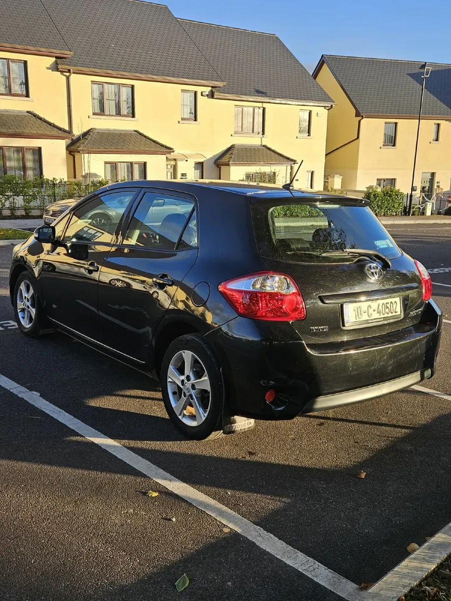 Toyota Auris 2010 - Image 1