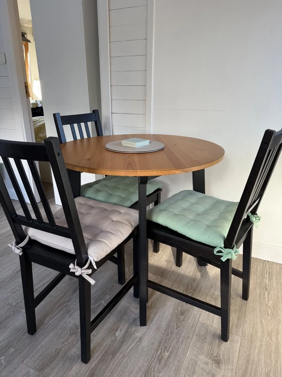 Kitchen table and chairs - Image 4