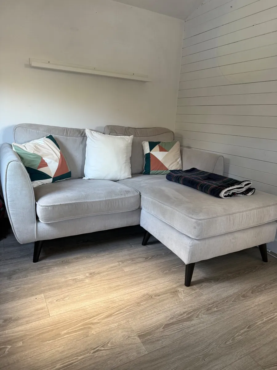 Two seater L shaped Couch - Image 1