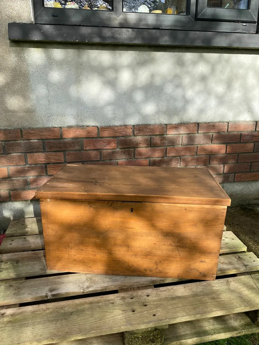 Vintage Pine storage box 29x15x16 - Image 1