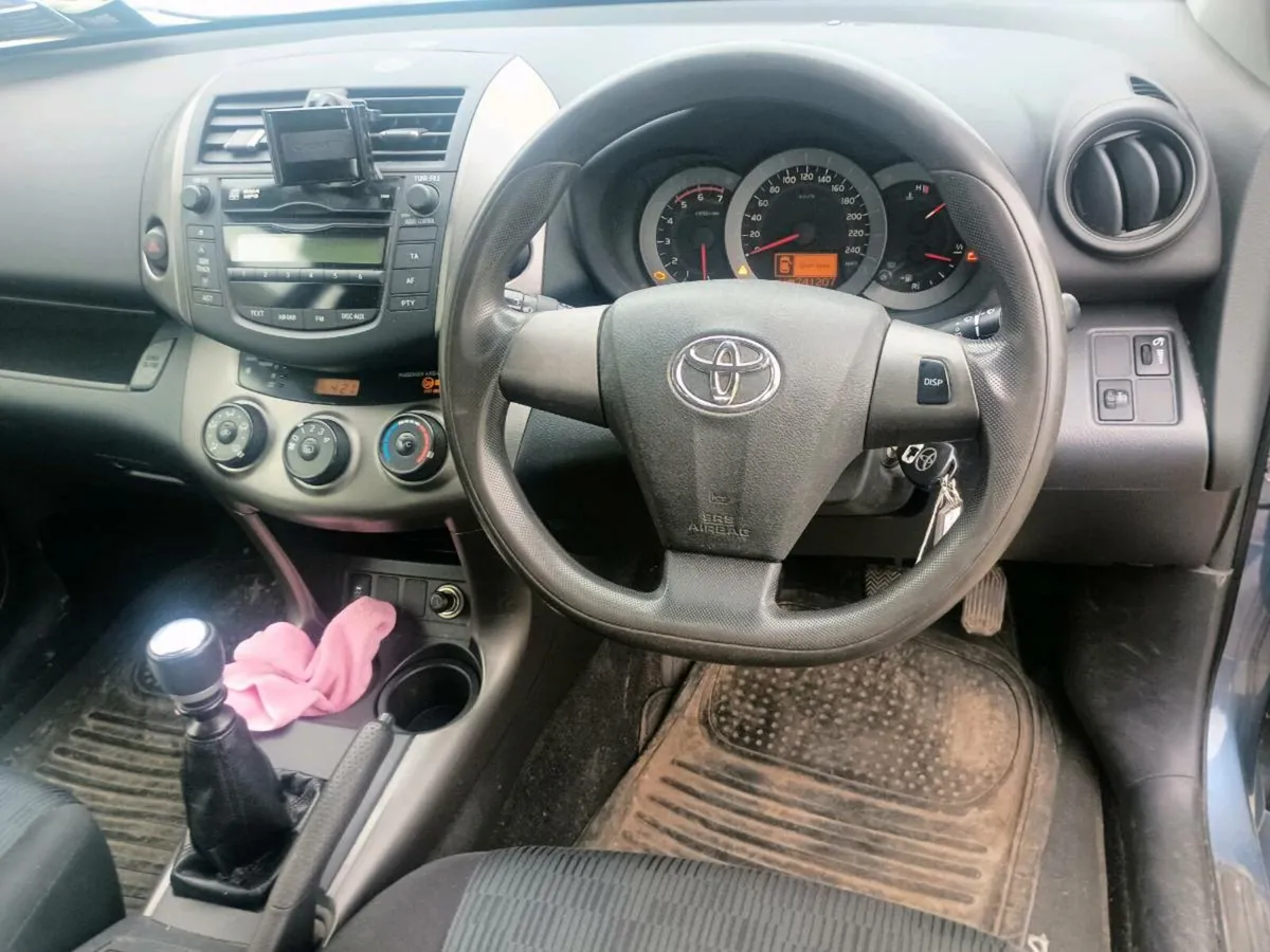 2011 Toyota RAV4 4x4 - Image 2