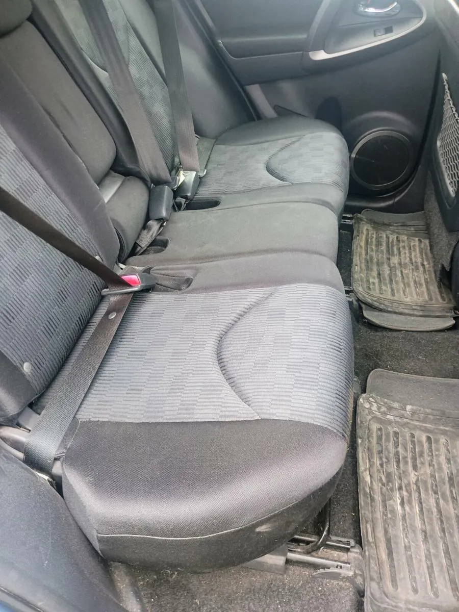 2011 Toyota RAV4 4x4 - Image 3
