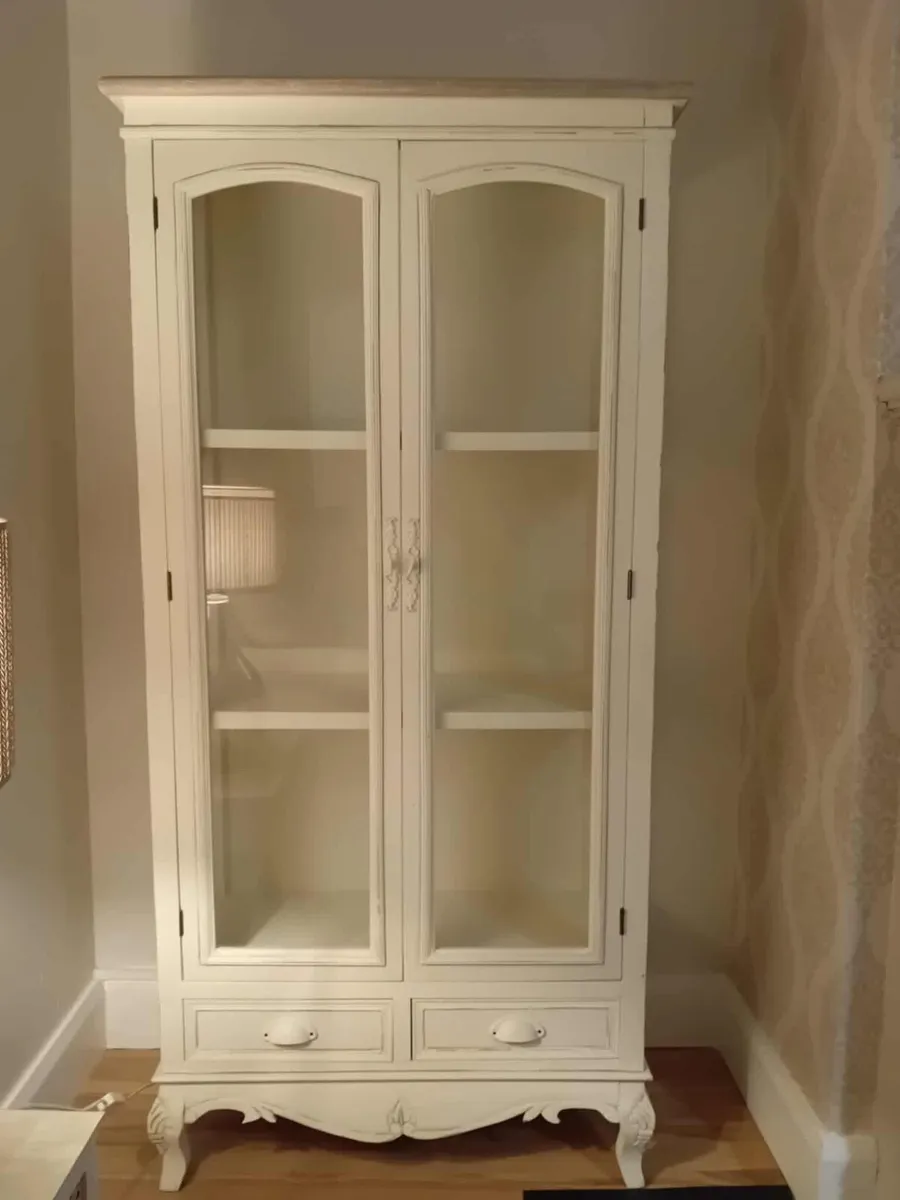 Vintage (Shabby Chic) Living Room ... - Image 2