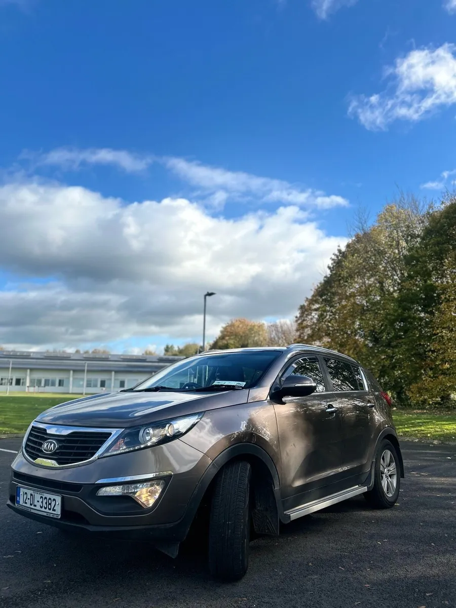 Fully serviced KIA SPORTAGE 1.7 2012 - Image 1