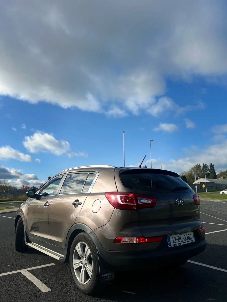 Fully serviced KIA SPORTAGE 1.7 2012 - Image 3