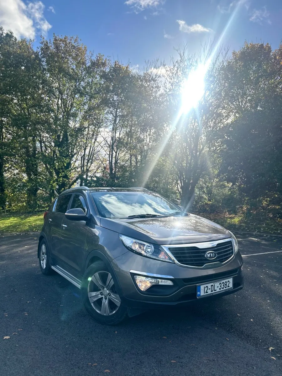 Fully serviced KIA SPORTAGE 1.7 2012 - Image 4
