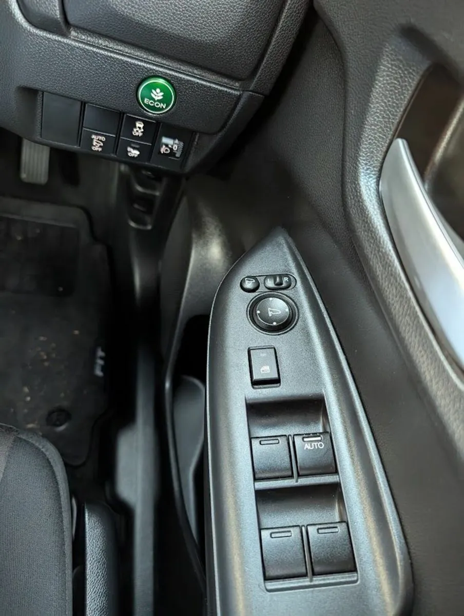 2015 Honda Fit 1.5 Hybrid Auto // Fresh NCT 11/26 - Image 3