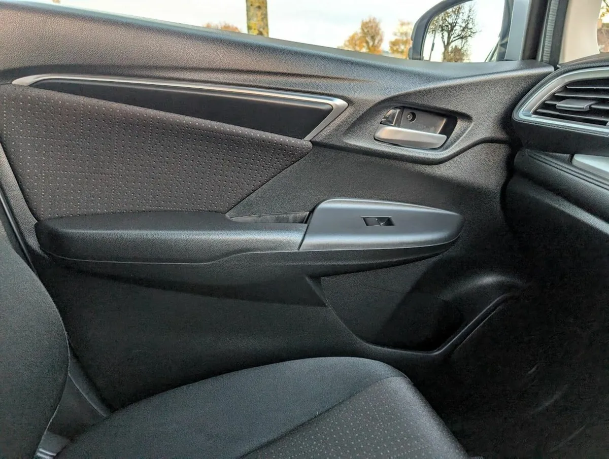 2015 Honda Fit 1.5 Hybrid Auto // Fresh NCT 11/26 - Image 4