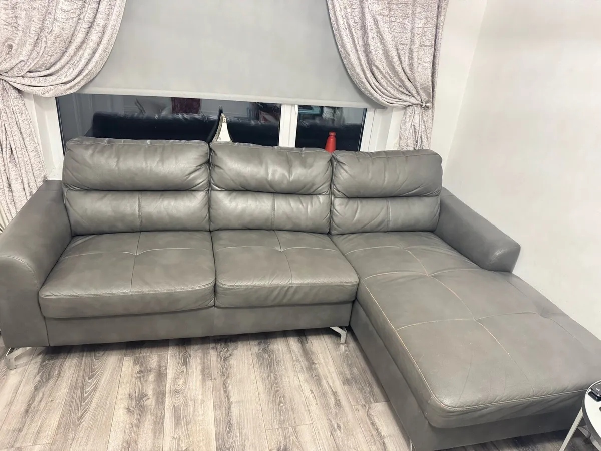Couch - Image 2
