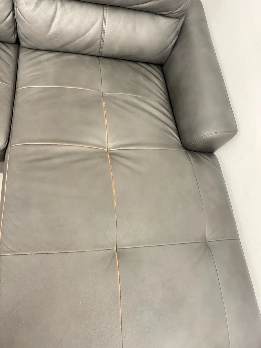Couch - Image 4