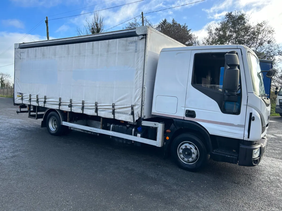 2016 iveco 120e21 12 ton on air 20ft Curtainsider - Image 4