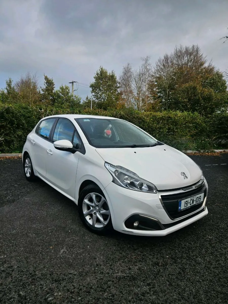 Peugeot 208, 2019, 1.2 Petrol - Image 1