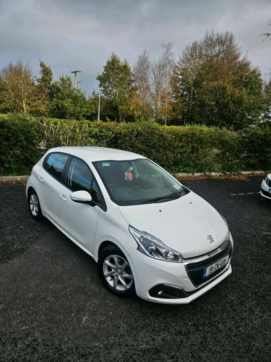 Peugeot 208, 2019, 1.2 Petrol - Image 2