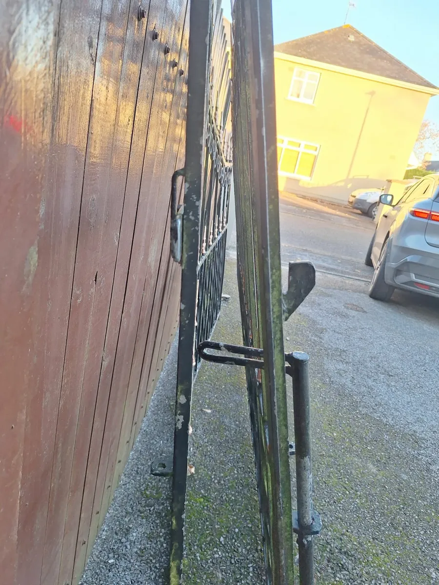 Metal Gate - Image 2