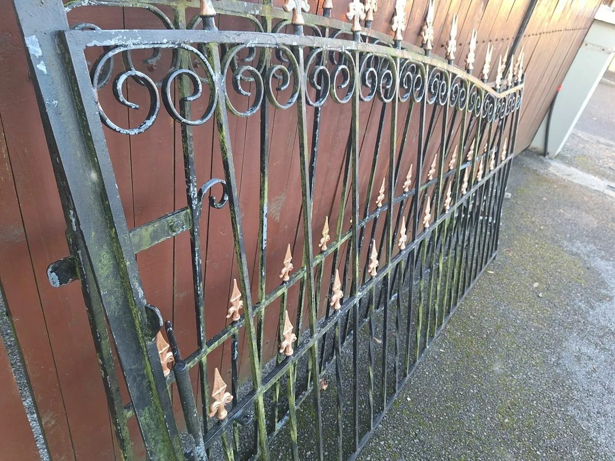Metal Gate - Image 4
