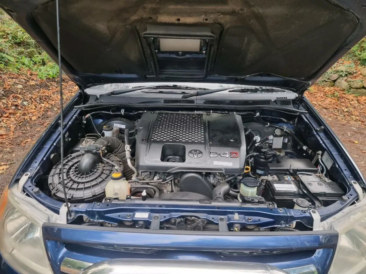 Toyota Hilux cvrt 10/26. - Image 4