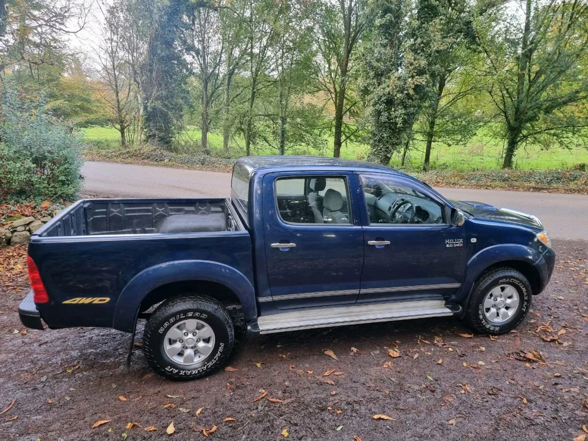 Toyota Hilux cvrt 10/26. - Image 1