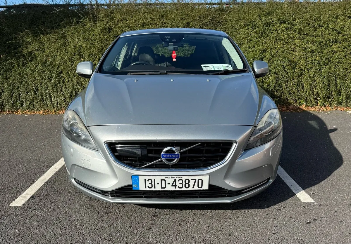 Volvo V40 T4 2013 Automatic 1.6 Turbo petrol - Image 1