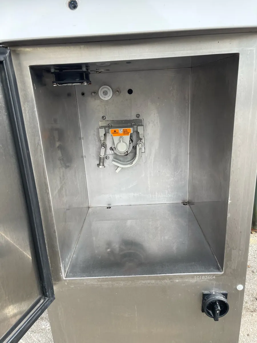 Carpigiani 401 BIB Soft Serve Ice Cream Machine - Image 2