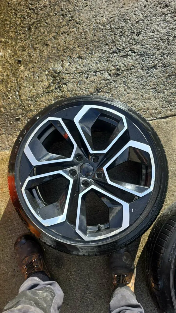 5x112 alloys 19" with good tyres - Image 1