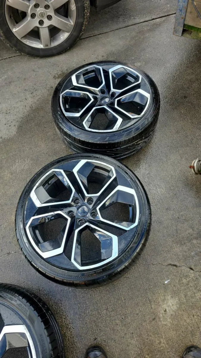 5x112 alloys 19" with good tyres - Image 4