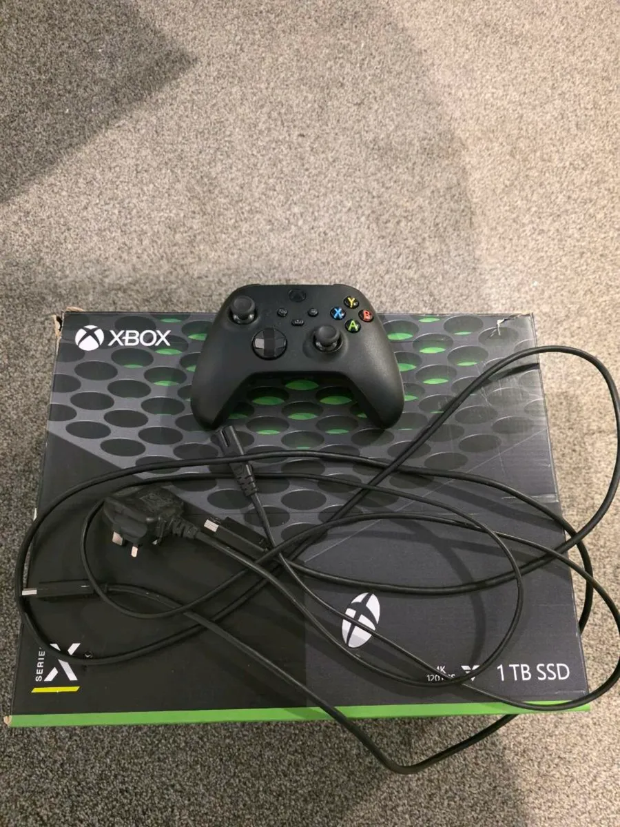 Xbox Series X & AOC gaming monitor - Image 2