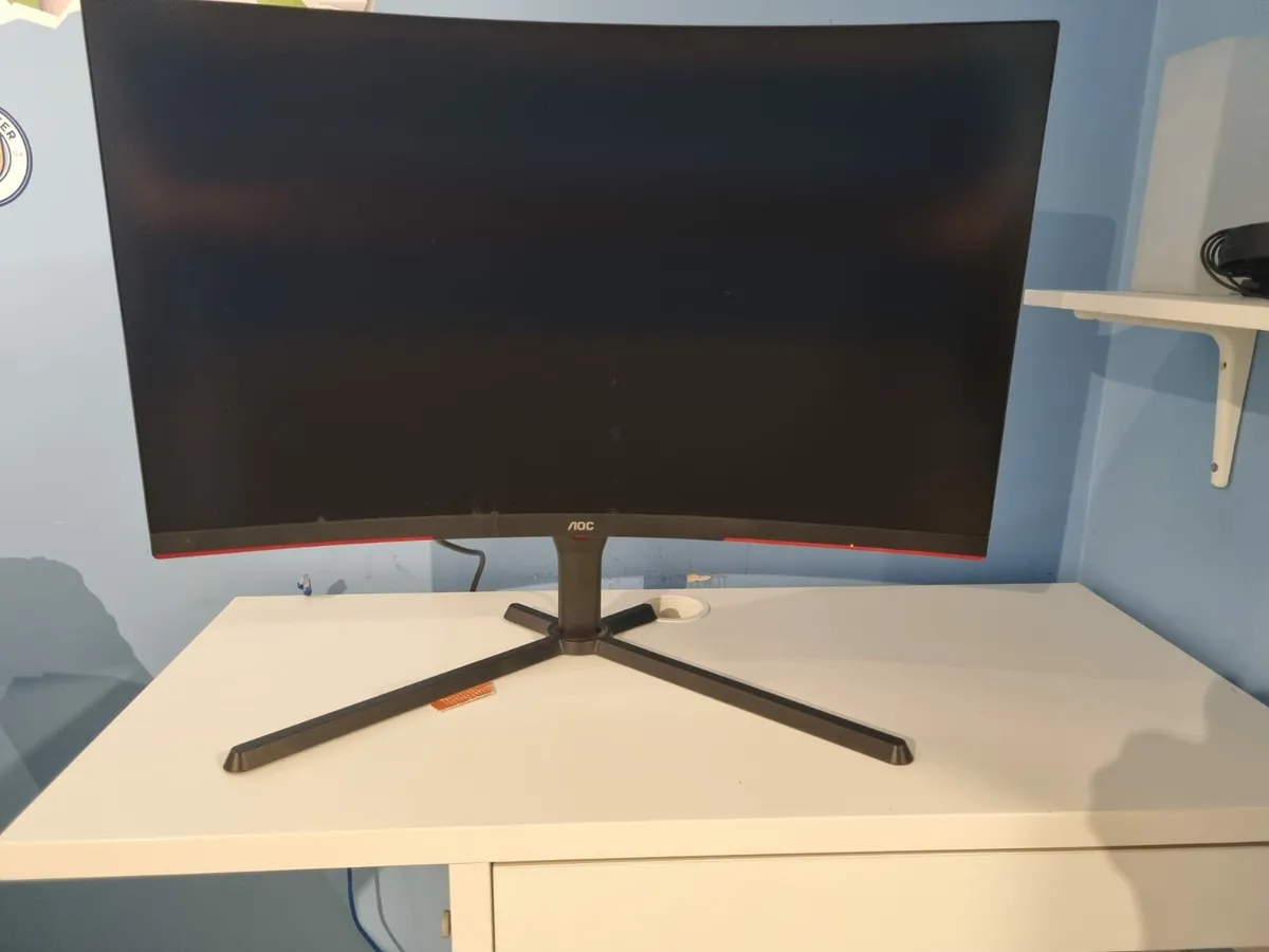 AOC curved gaming monitor - Image 3