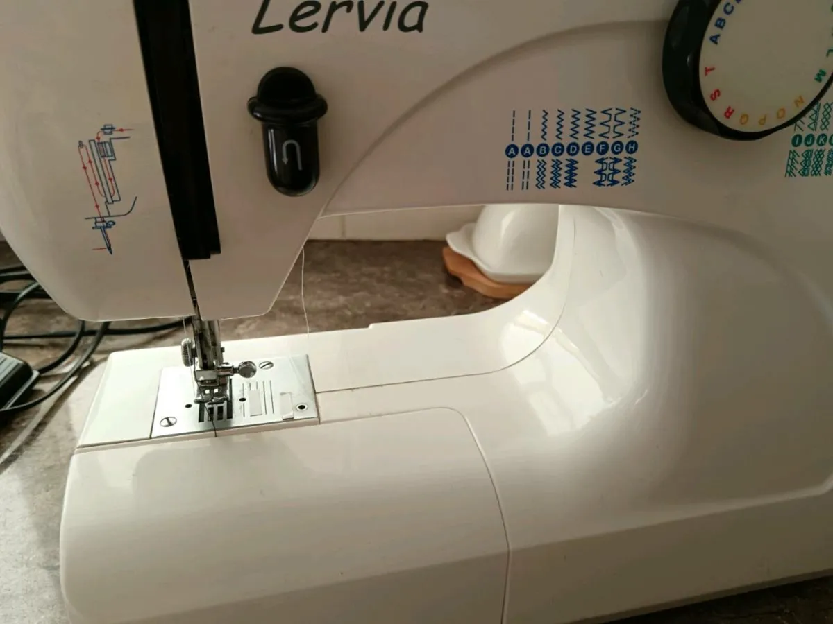 Sewing machine - Image 2