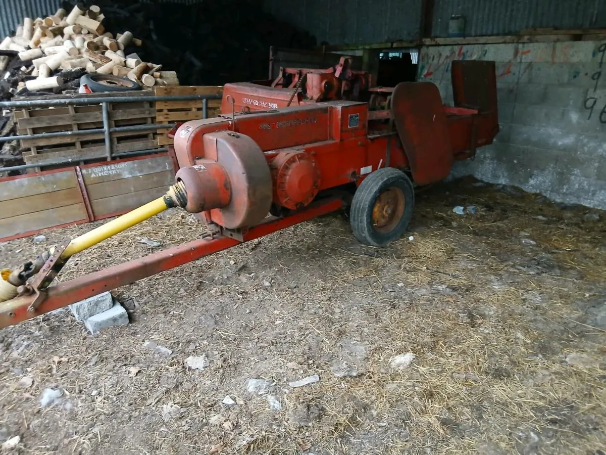 Square baler - Image 1