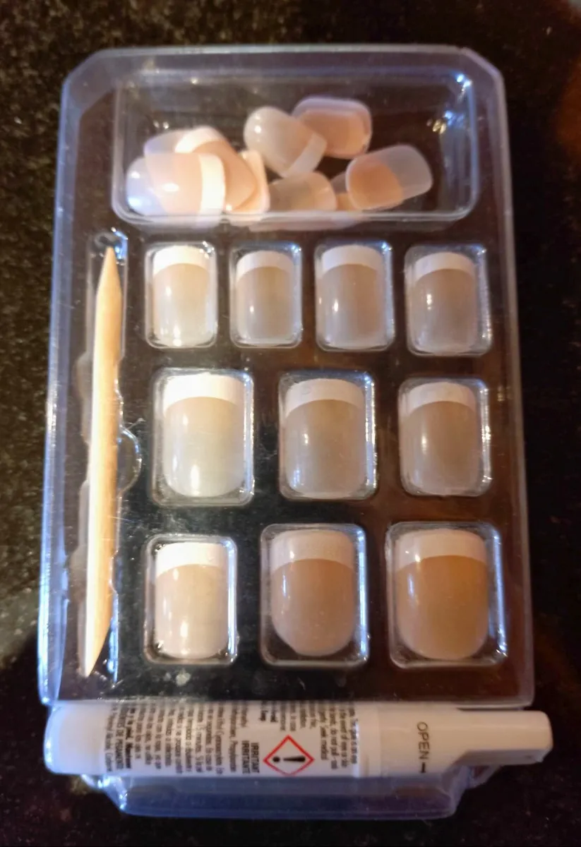 Artificial Nails. - Image 2