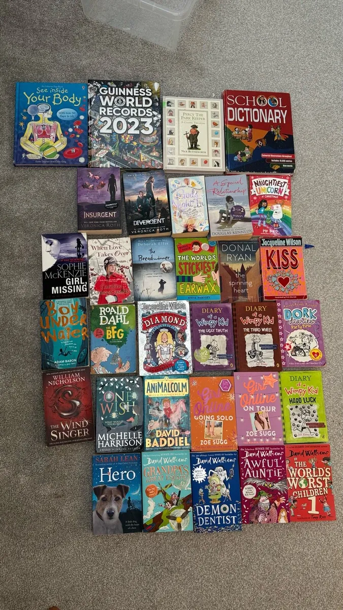Reading books - Image 1