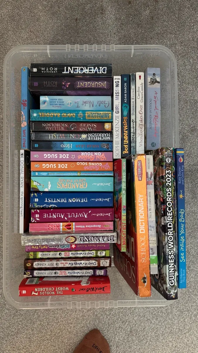 Reading books - Image 2