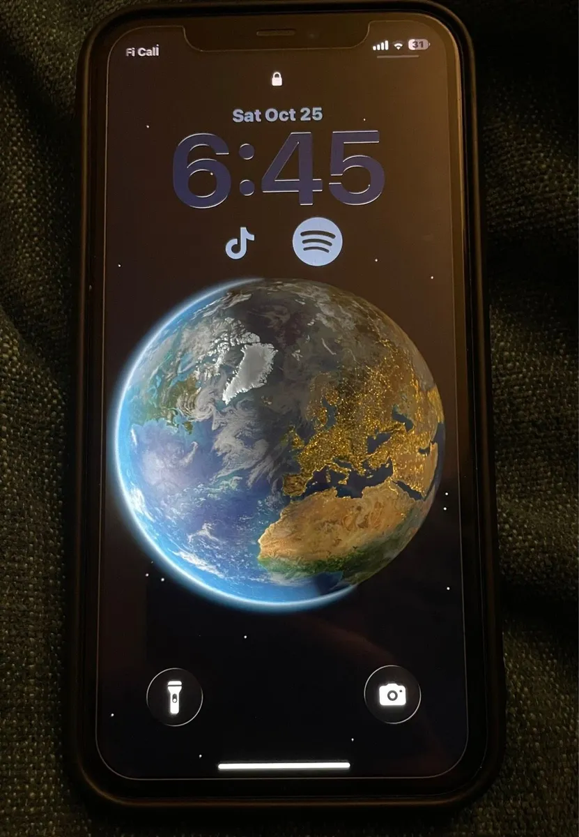 iPhone 11 - Image 1