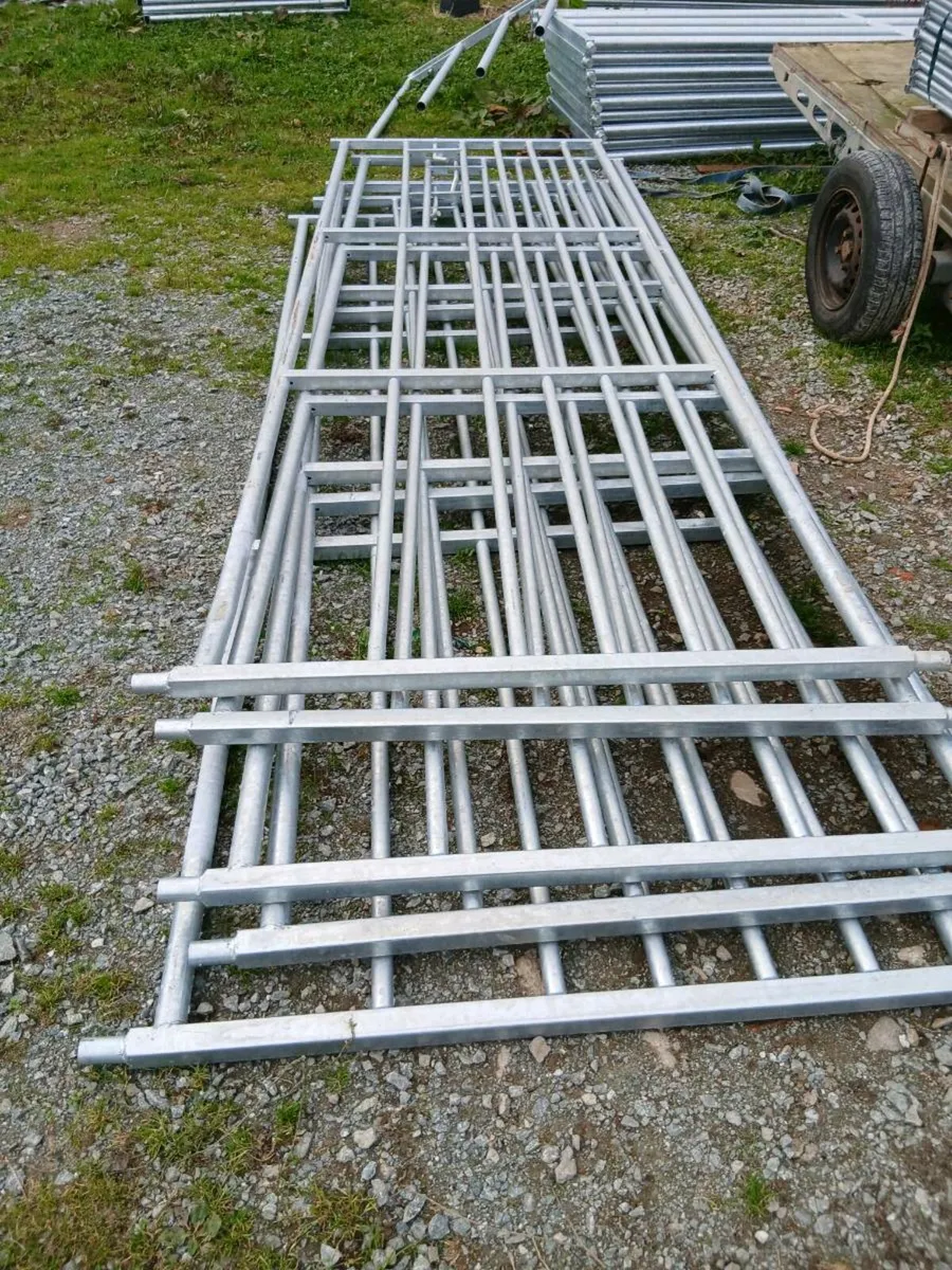 Fencing wire and Gates. - Image 3