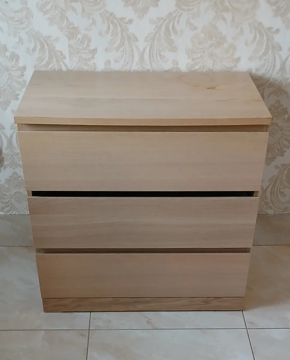 Chest of drawers - Image 1