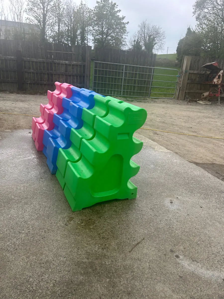 Horse jumps - Image 1